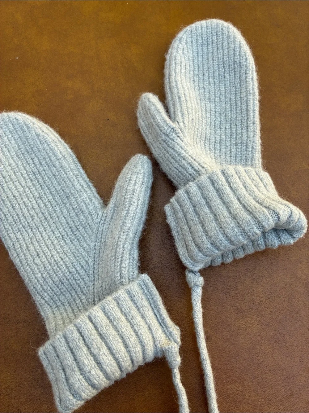 Lululemon Light Gray Ribbed Mittens with String Alpaca Wool Blend